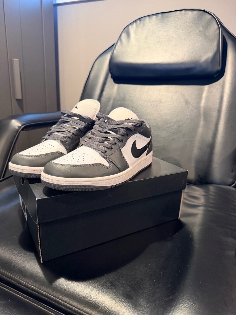Jordan Low Top Sneakers - White/Gray/Black